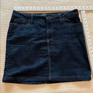 Riders by Lee midrise denim skirt, belt loops, front zip, 5 pocket style stretch